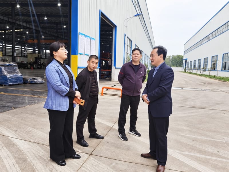 RONNDE representatives introduce the factory’s manufacturing operations.